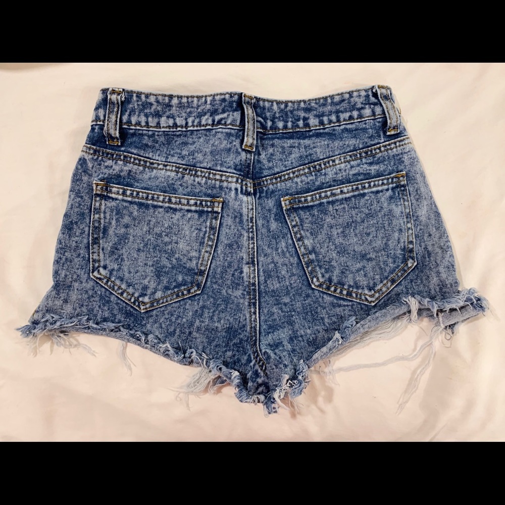 VINTAGE STUDDED DISTRESSED SHORTS - Picture 2 of 2